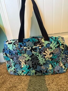 Vera Bradley
CAMOFLORAL Mini Weekender
*RETIRED PATTERN*